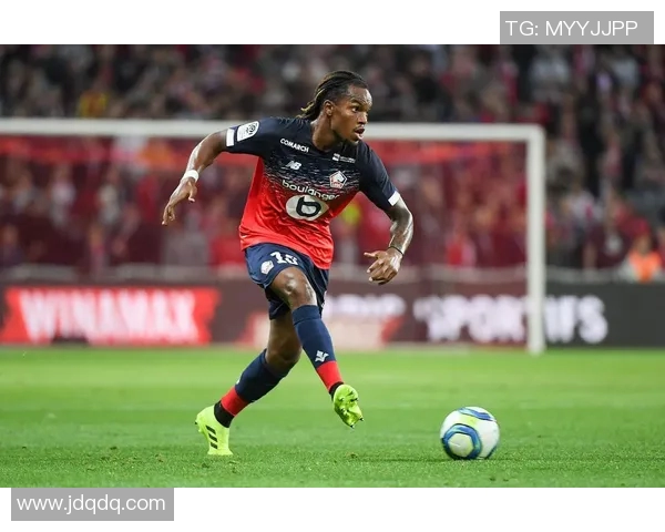 足球球星因放火烧自家引发巨大争议，背后真相令人大跌眼镜